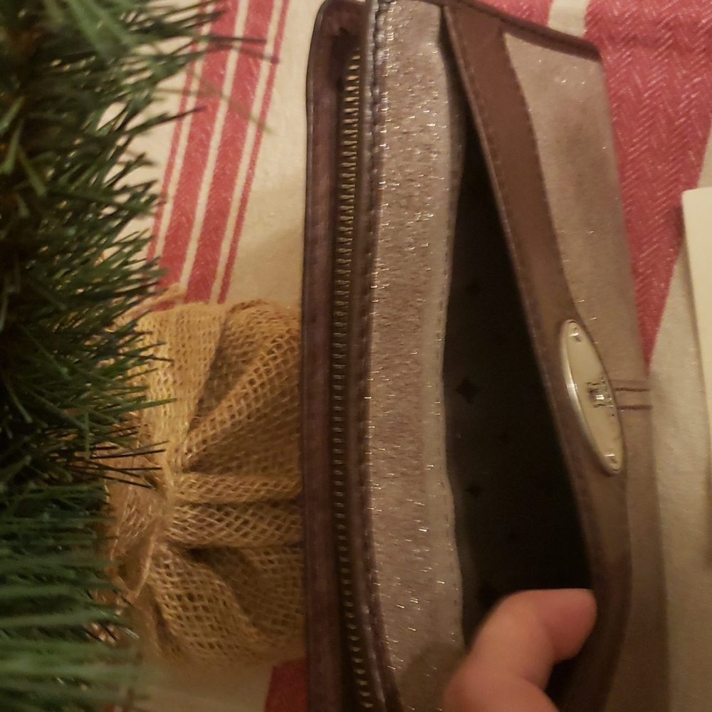 Fossil Wallet - Picture 2 of 5